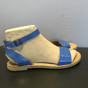 Blue Bass sandal